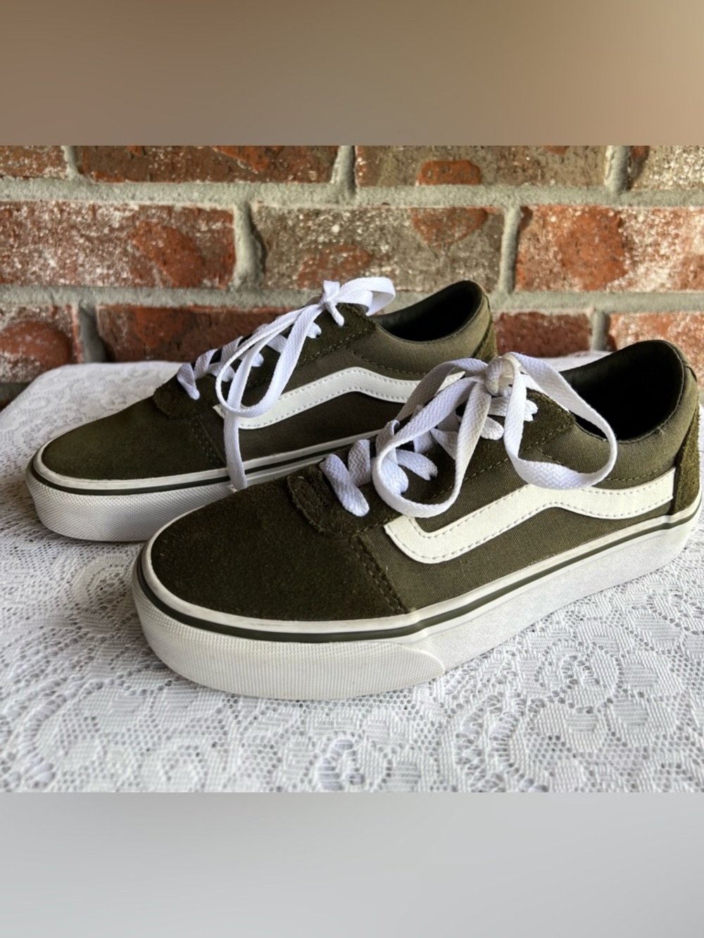 Vans Women's Olive Suede/ Canvas Sneakers size 6